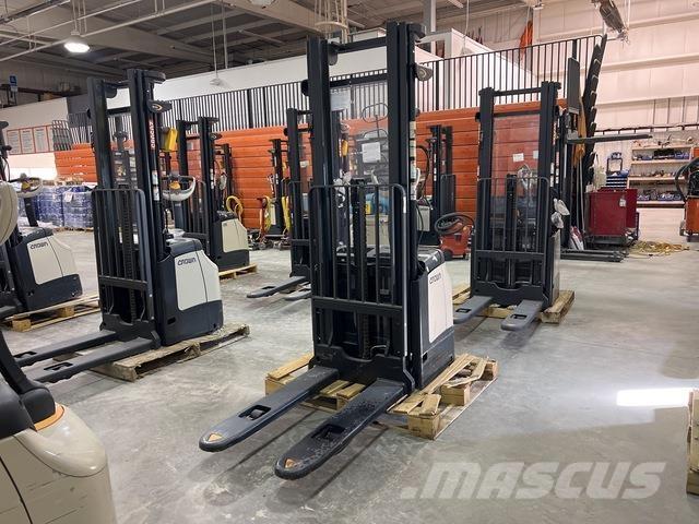 Crown ES 4000 Elektromos gyalogkíséretű targoncák