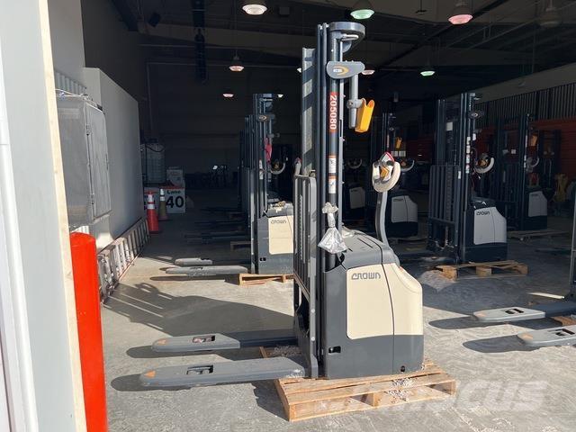 Crown ES 4000 Elektromos gyalogkíséretű targoncák