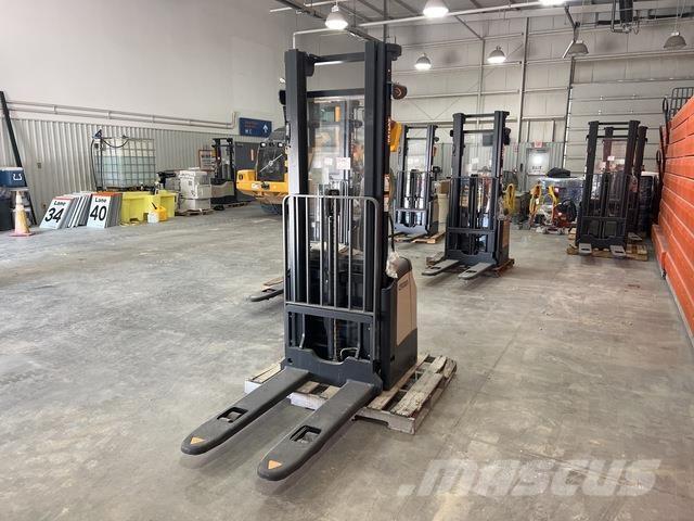 Crown ES 4000 Elektromos gyalogkíséretű targoncák