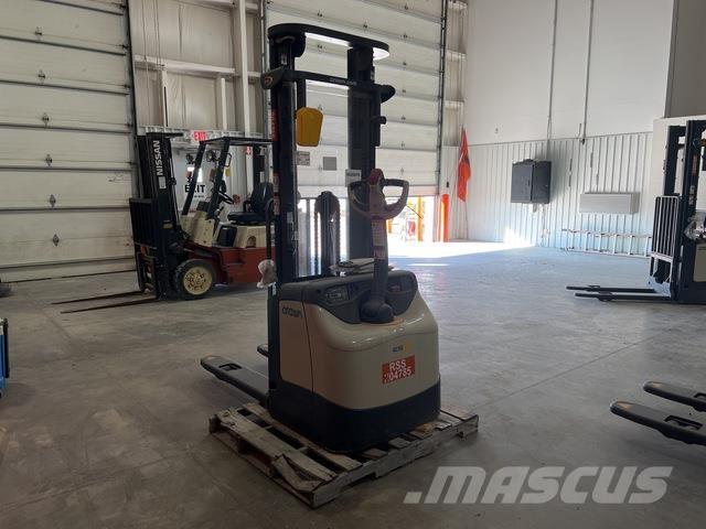 Crown ES 4000 Elektromos gyalogkíséretű targoncák