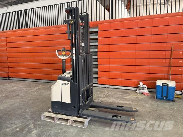 Crown ES 4000 Elektromos gyalogkíséretű targoncák