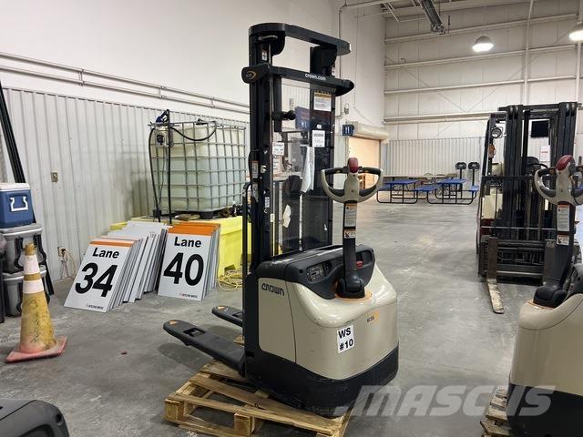 Crown ES 4000 Elektromos gyalogkíséretű targoncák