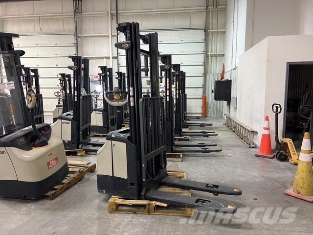 Crown ES 4000 Elektromos gyalogkíséretű targoncák