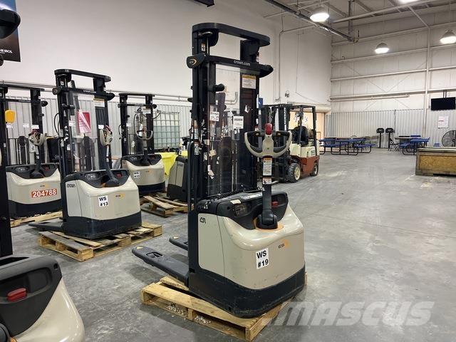 Crown ES 4000 Elektromos gyalogkíséretű targoncák