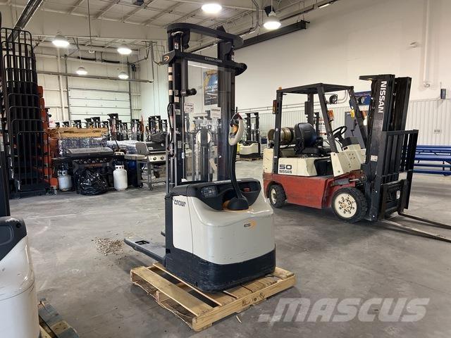 Crown ES 4000 Elektromos gyalogkíséretű targoncák