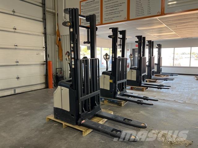 Crown ES 4000 Elektromos gyalogkíséretű targoncák