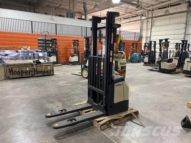 Crown ES 4000 Elektromos gyalogkíséretű targoncák