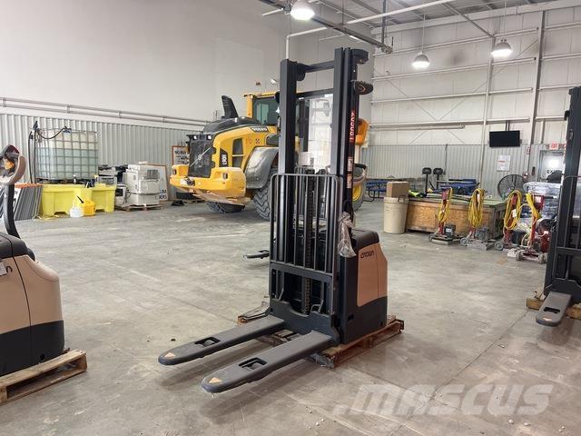 Crown ES 4000 Elektromos gyalogkíséretű targoncák