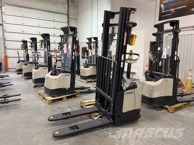 Crown ES 4000 Elektromos gyalogkíséretű targoncák