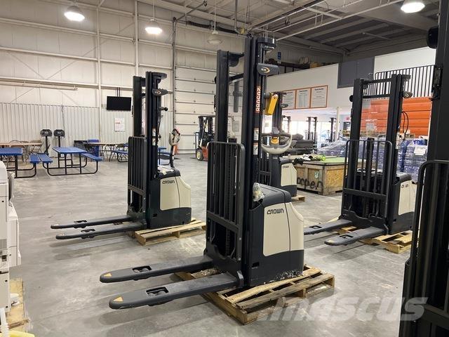 Crown ES 4000 Elektromos gyalogkíséretű targoncák