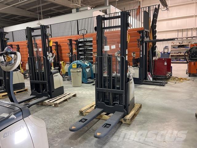 Crown ES 4000 Elektromos gyalogkíséretű targoncák