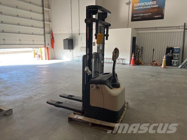 Crown ES 4000 Elektromos gyalogkíséretű targoncák