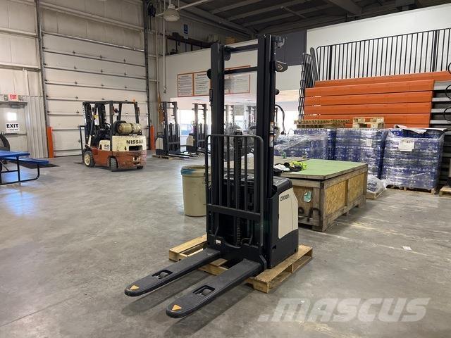 Crown ES 4000 Elektromos gyalogkíséretű targoncák