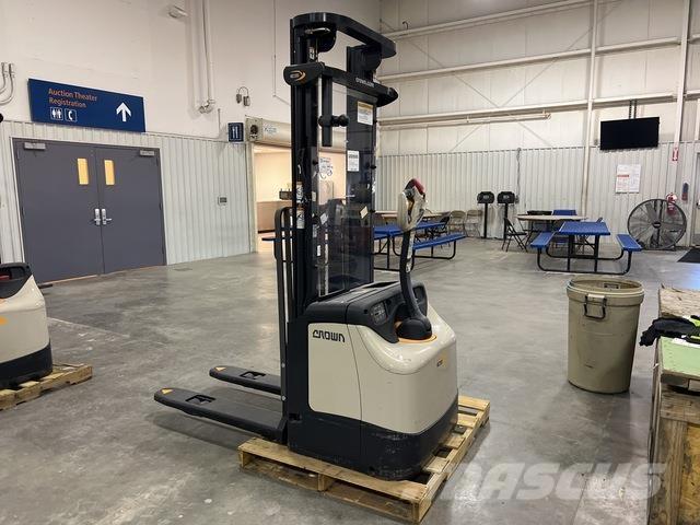 Crown ES 4000 Elektromos gyalogkíséretű targoncák