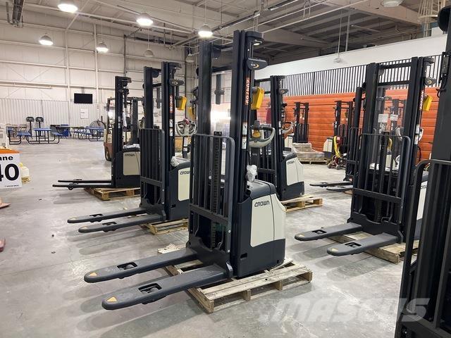 Crown ES 4000 Elektromos gyalogkíséretű targoncák