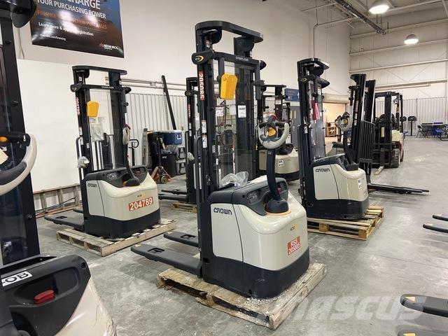 Crown ES 4000 Elektromos gyalogkíséretű targoncák