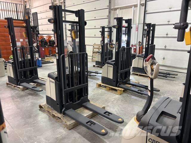 Crown ES 4000 Elektromos gyalogkíséretű targoncák