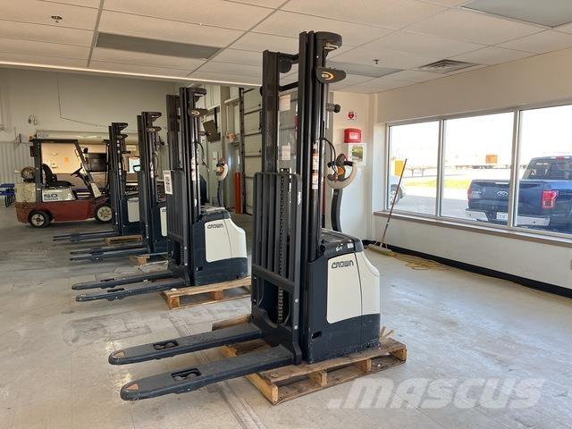 Crown ES 4000 Elektromos gyalogkíséretű targoncák