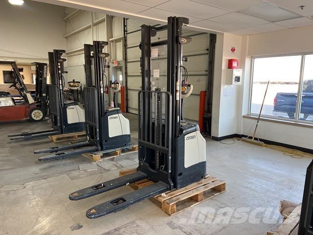 Crown ES 4000 Elektromos gyalogkíséretű targoncák