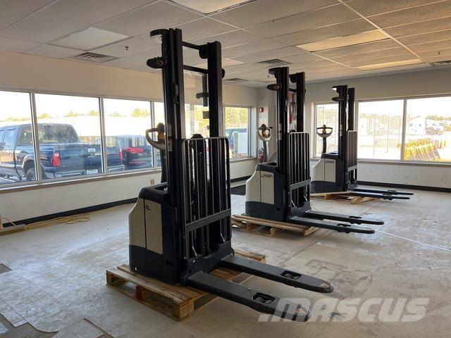 Crown ES 4000 Elektromos gyalogkíséretű targoncák