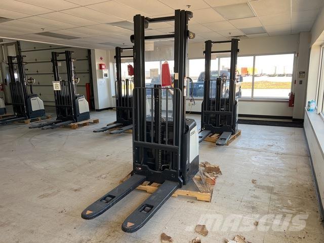 Crown ES 4000 Elektromos gyalogkíséretű targoncák