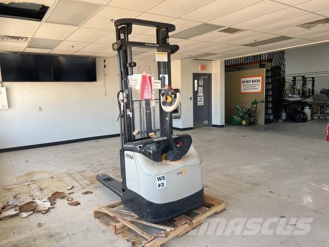 Crown ES 4000 Elektromos gyalogkíséretű targoncák