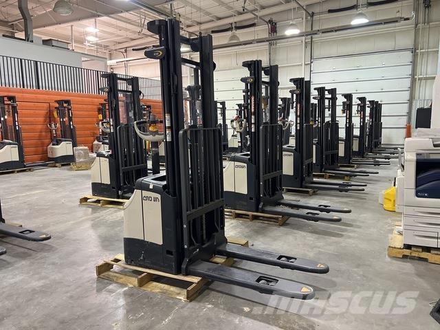 Crown ES 4000 Elektromos gyalogkíséretű targoncák