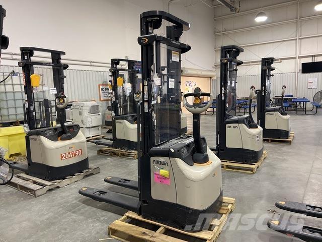 Crown ES 4000 Elektromos gyalogkíséretű targoncák