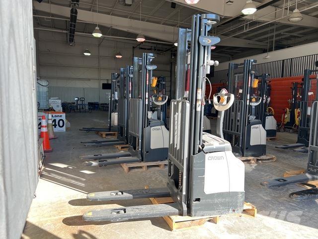 Crown ES 4000 Elektromos gyalogkíséretű targoncák