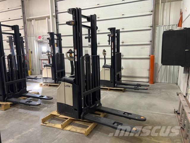 Crown ES 4000 Elektromos gyalogkíséretű targoncák