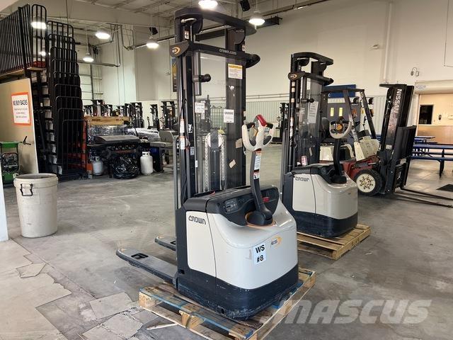 Crown ES 4000 Elektromos gyalogkíséretű targoncák