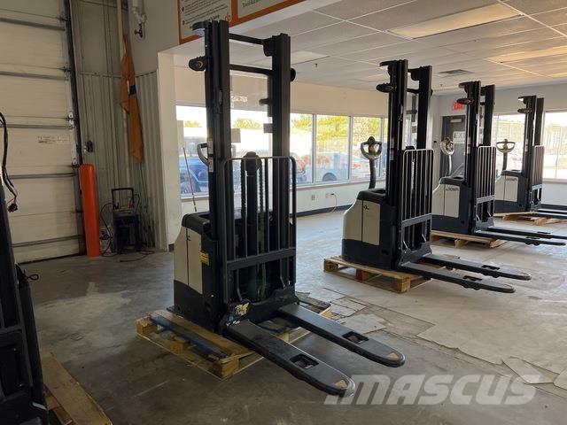 Crown ES 4000 Elektromos gyalogkíséretű targoncák