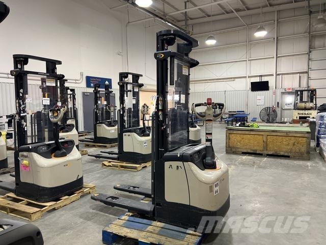 Crown ES 4000 Elektromos gyalogkíséretű targoncák