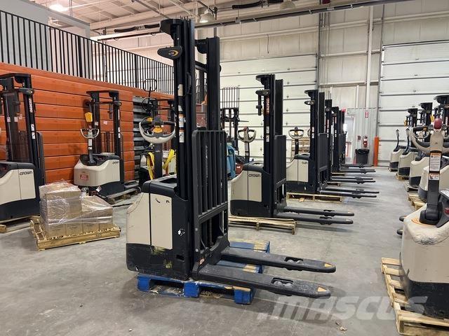 Crown ES 4000 Elektromos gyalogkíséretű targoncák