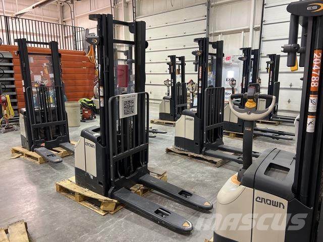 Crown ES 4000 Elektromos gyalogkíséretű targoncák