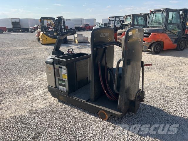 Crown TR4500 Vontatótargonca