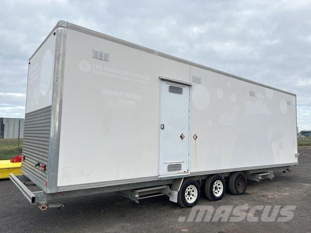  Custom Built Acélszerkezetes épületek