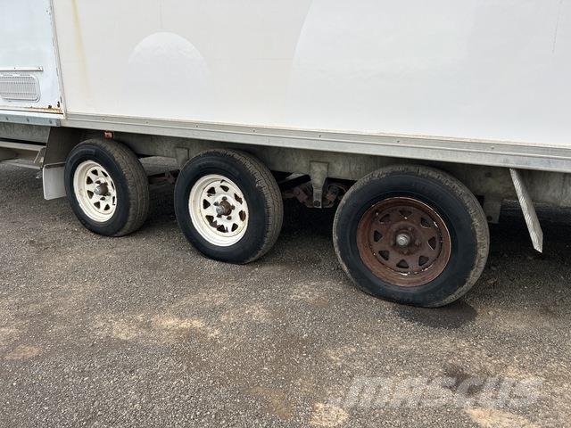  Custom Built Acélszerkezetes épületek