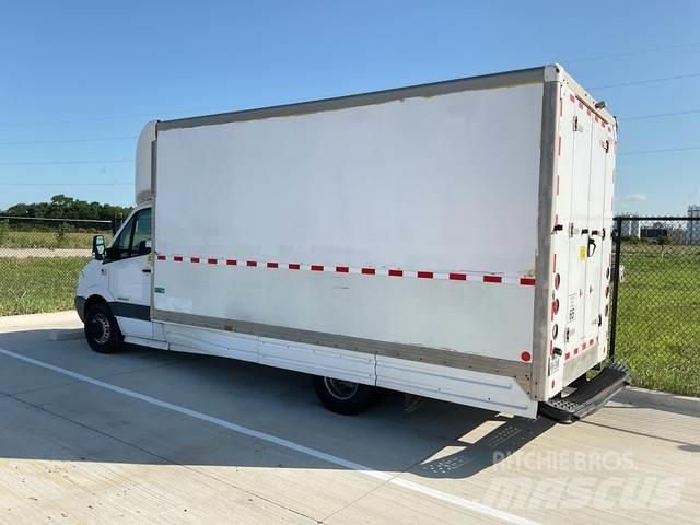 Dodge 3500 Dobozos teherautók