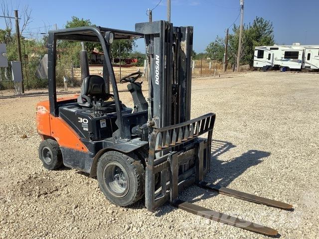 Doosan D30S-7 Targoncák-Egyéb