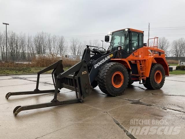 Doosan DL300-5 Gumikerekes homlokrakodók