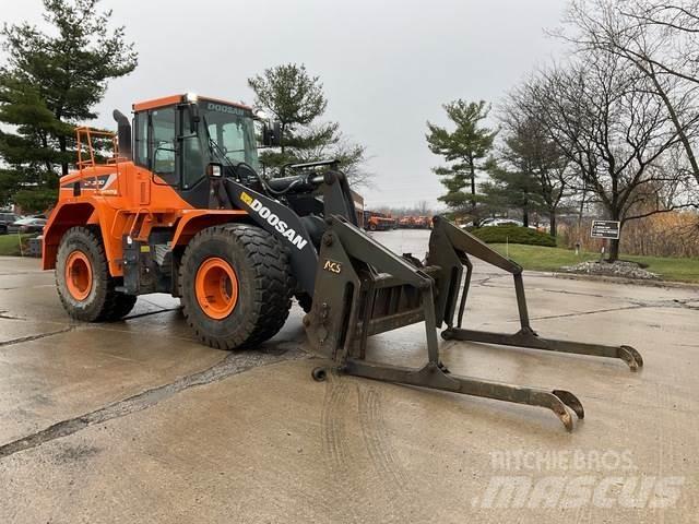 Doosan DL300-5 Gumikerekes homlokrakodók