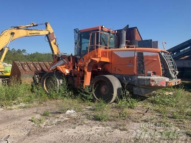 Doosan DL300-5 Gumikerekes homlokrakodók