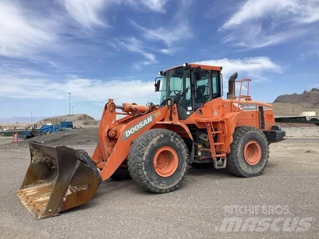Doosan DL300-5 Gumikerekes homlokrakodók