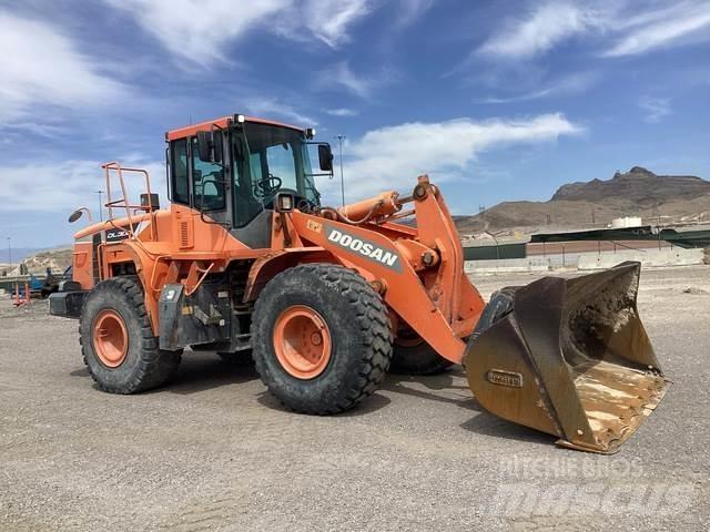 Doosan DL300-5 Gumikerekes homlokrakodók