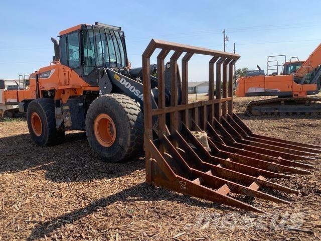 Doosan DL300-5 Gumikerekes homlokrakodók
