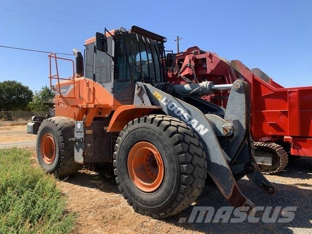 Doosan DL300-5 Gumikerekes homlokrakodók