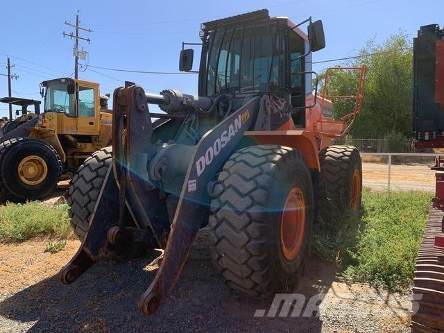 Doosan DL300-5 Gumikerekes homlokrakodók