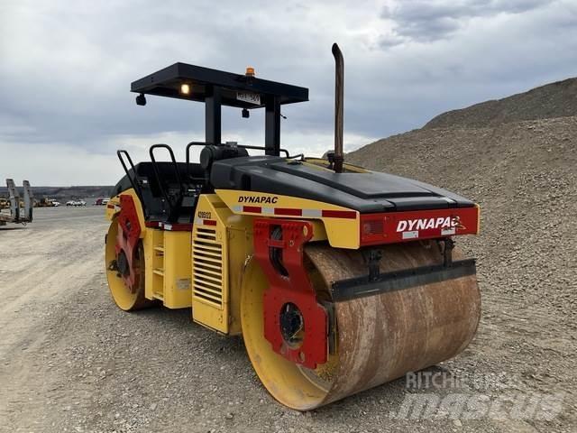 Dynapac CC422 Ikerdobos hengerek