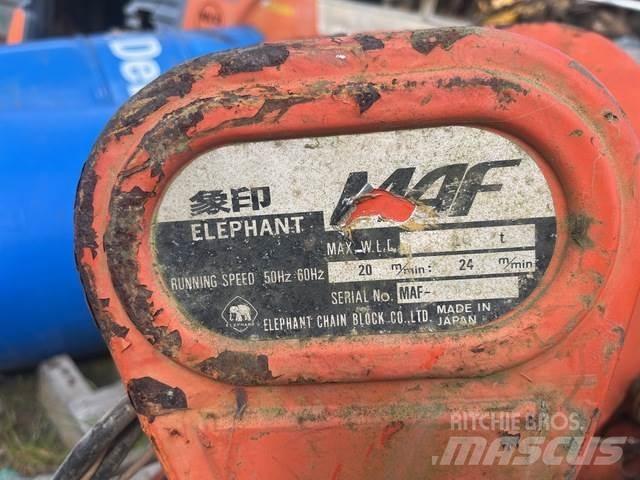  Elephant Futó daruk